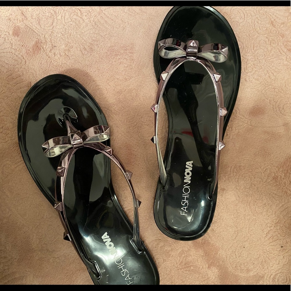 Fashion nova slippers